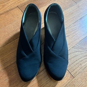 Naot Lucente stretchy fabric pumps. Size 38